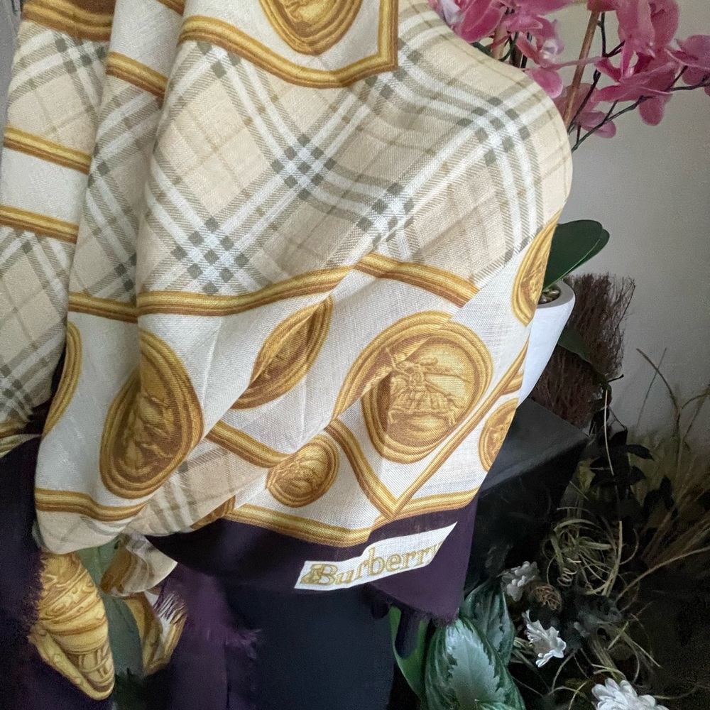 Burberry Prorsum Wool/Silk Blend Scarf. - Picture 8 of 16
